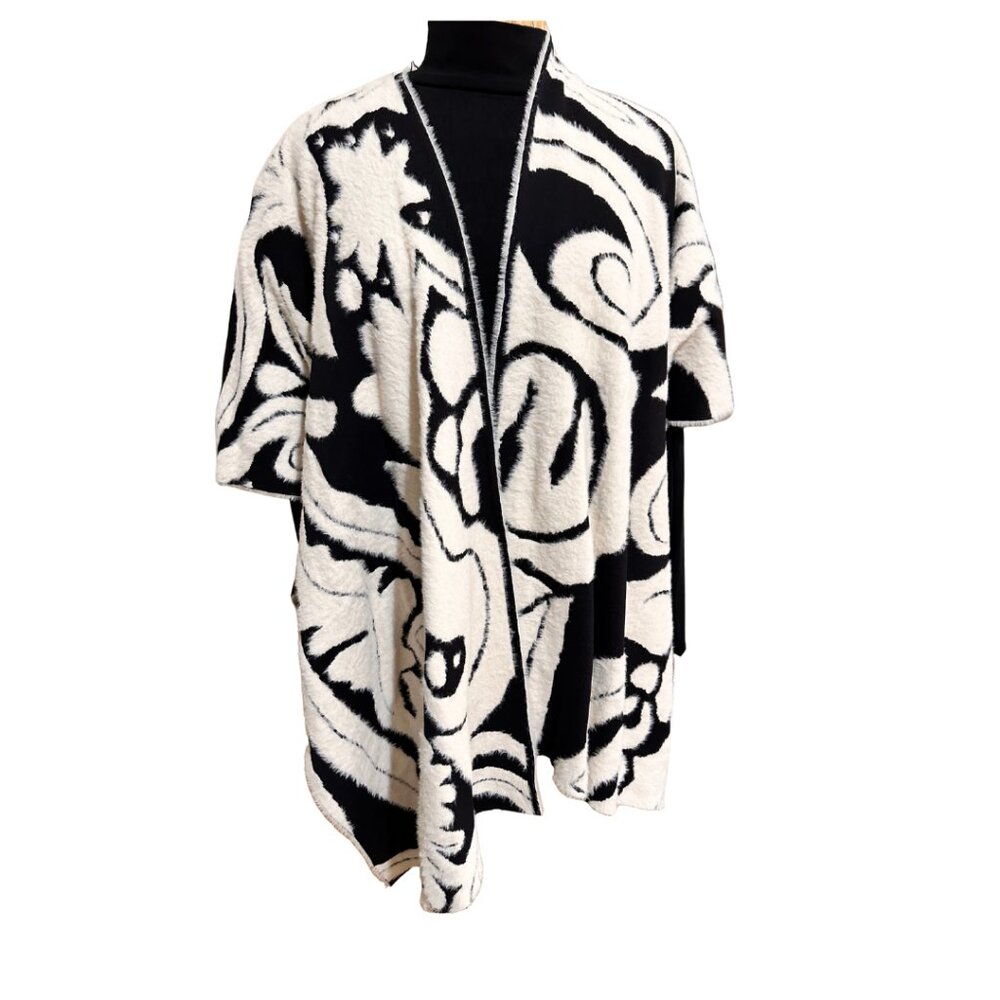 Black & White Chico's Shaw Small to Med